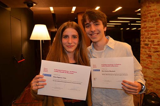 Anna and Martí, the awarded students.  (Photo: Oscar Martorell, ©IRB Barcelona)