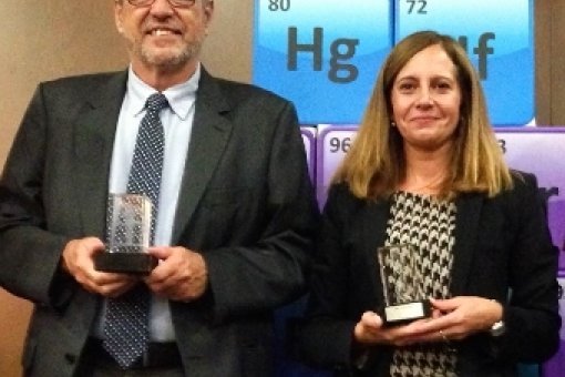 Ernest Giralt and Teresa Tarragó, founders of Iproteos, during the awards event