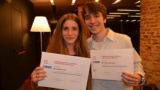 Anna and Martí, the awarded students.  (Photo: Oscar Martorell, ©IRB Barcelona)